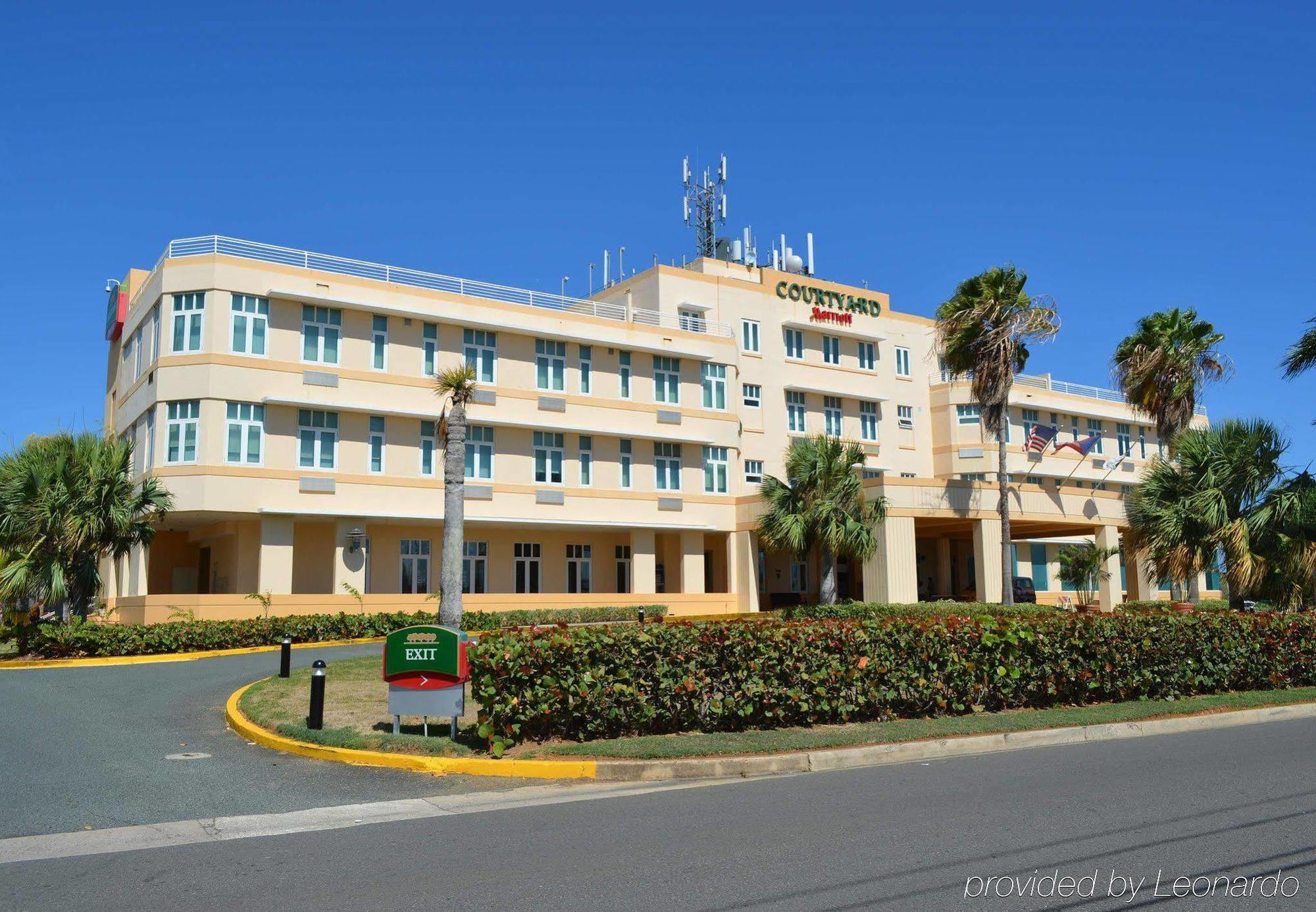 Hotel Courtyard