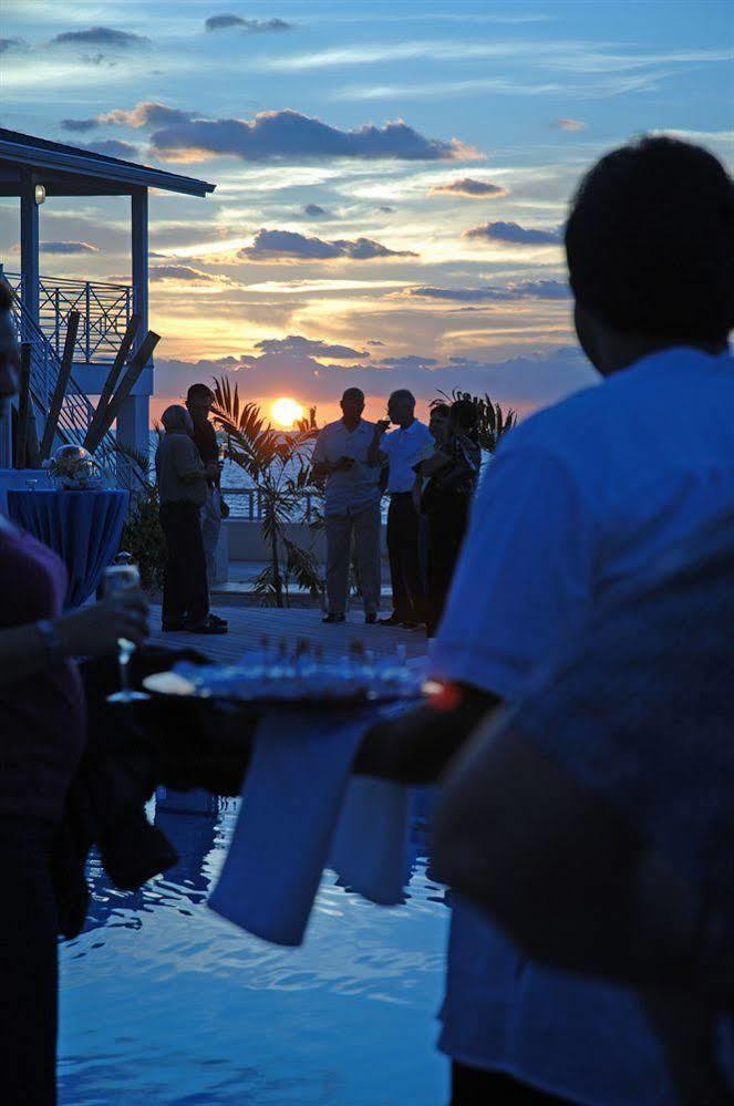 The Riviera, Grand Cayman Hotel 3*