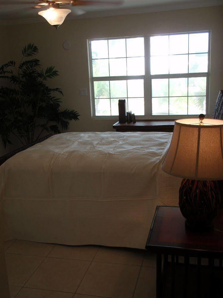Hotel The Riviera, Grand Cayman 3*