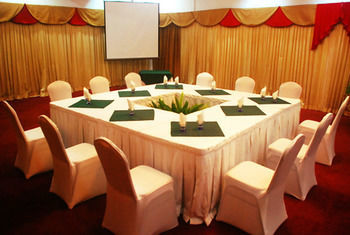 Rovanel's And Conference Centre 3*