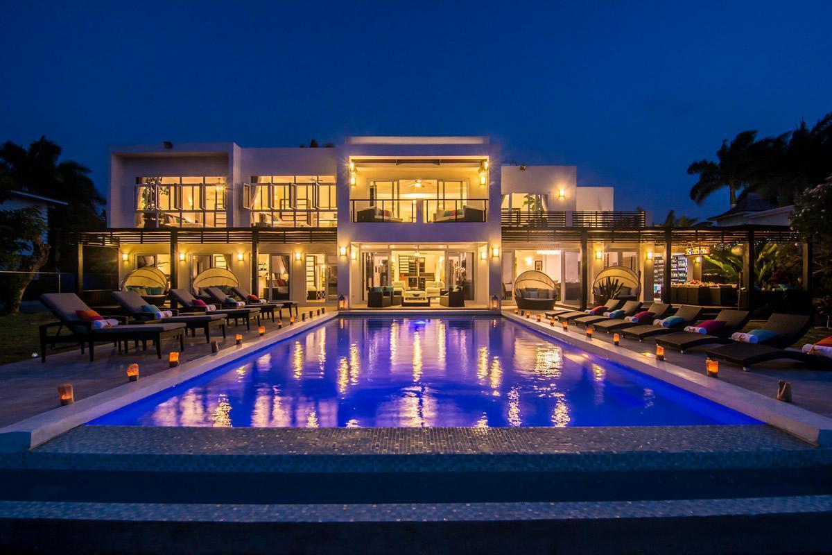 Dreamtime By The Sea Seven Bedroom * Montego Bay