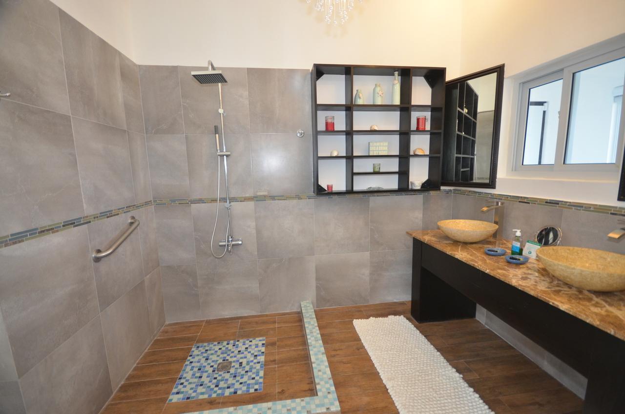 Villa Dreamtime By The Sea Seven Bedroom *