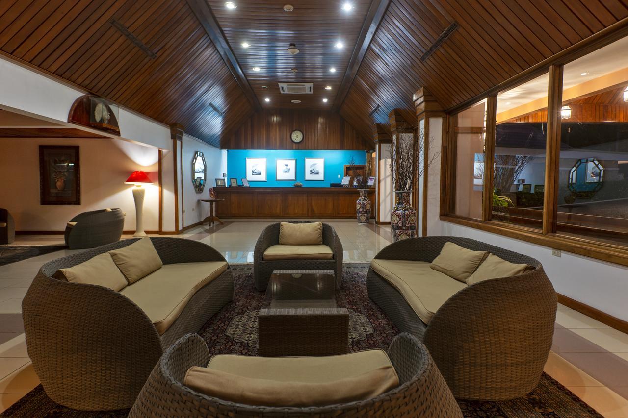Le Grand Courlan Adults Only Black Rock