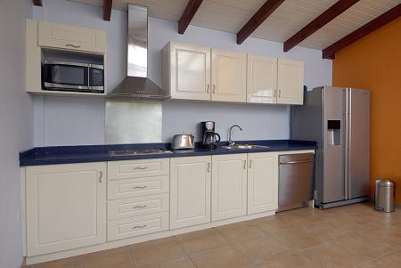Yacht Club Aparthotel 3*