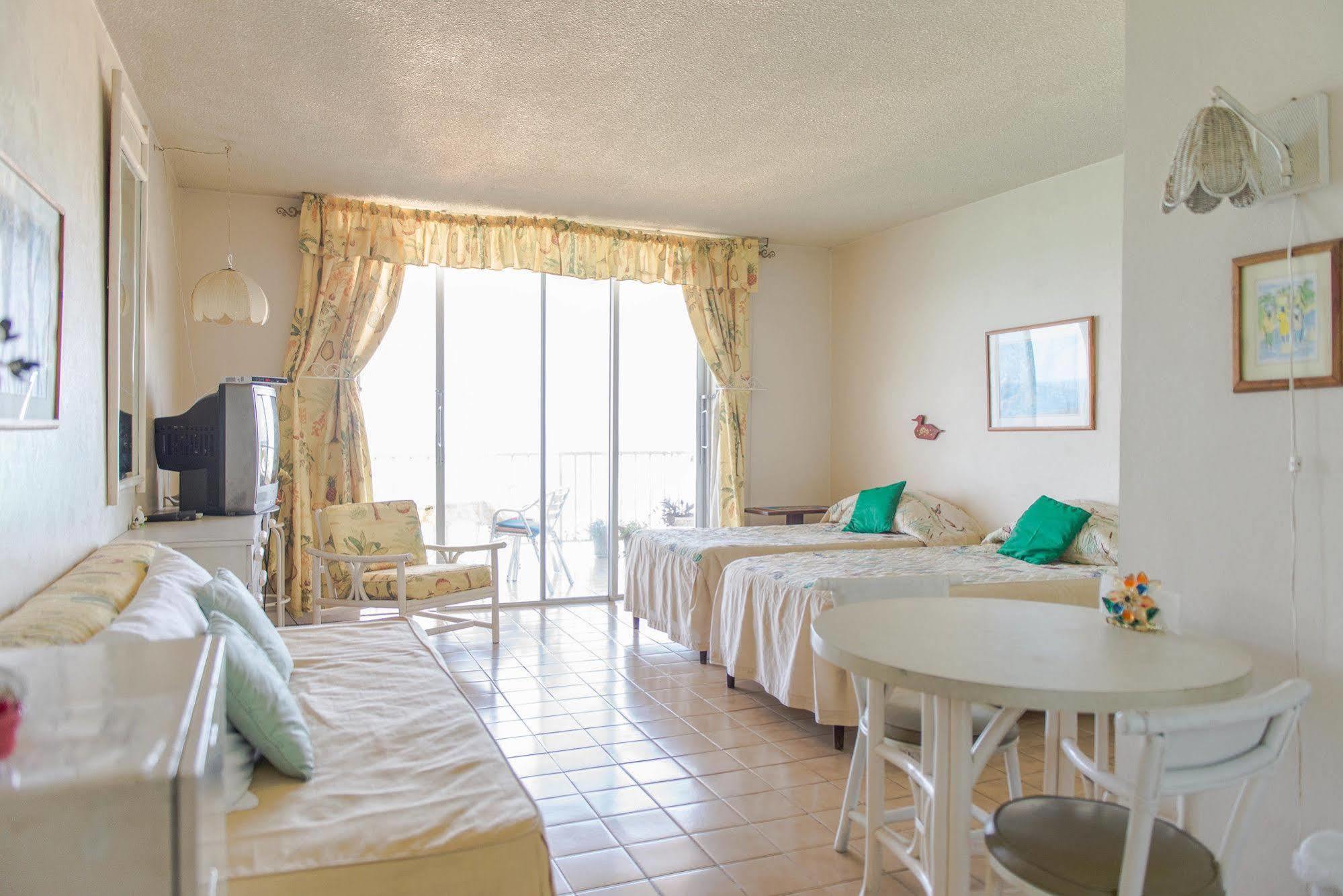 Coral Reef Beach Suite At Montego Bay Club Resort Hotel 2*