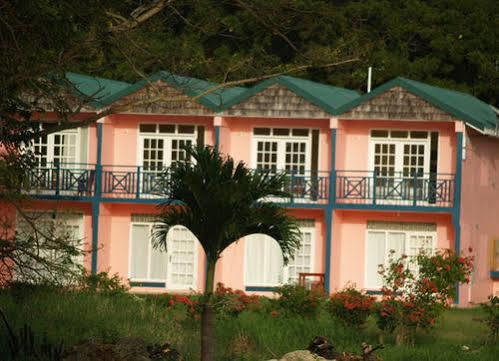 Canoe Bay Resort 2*