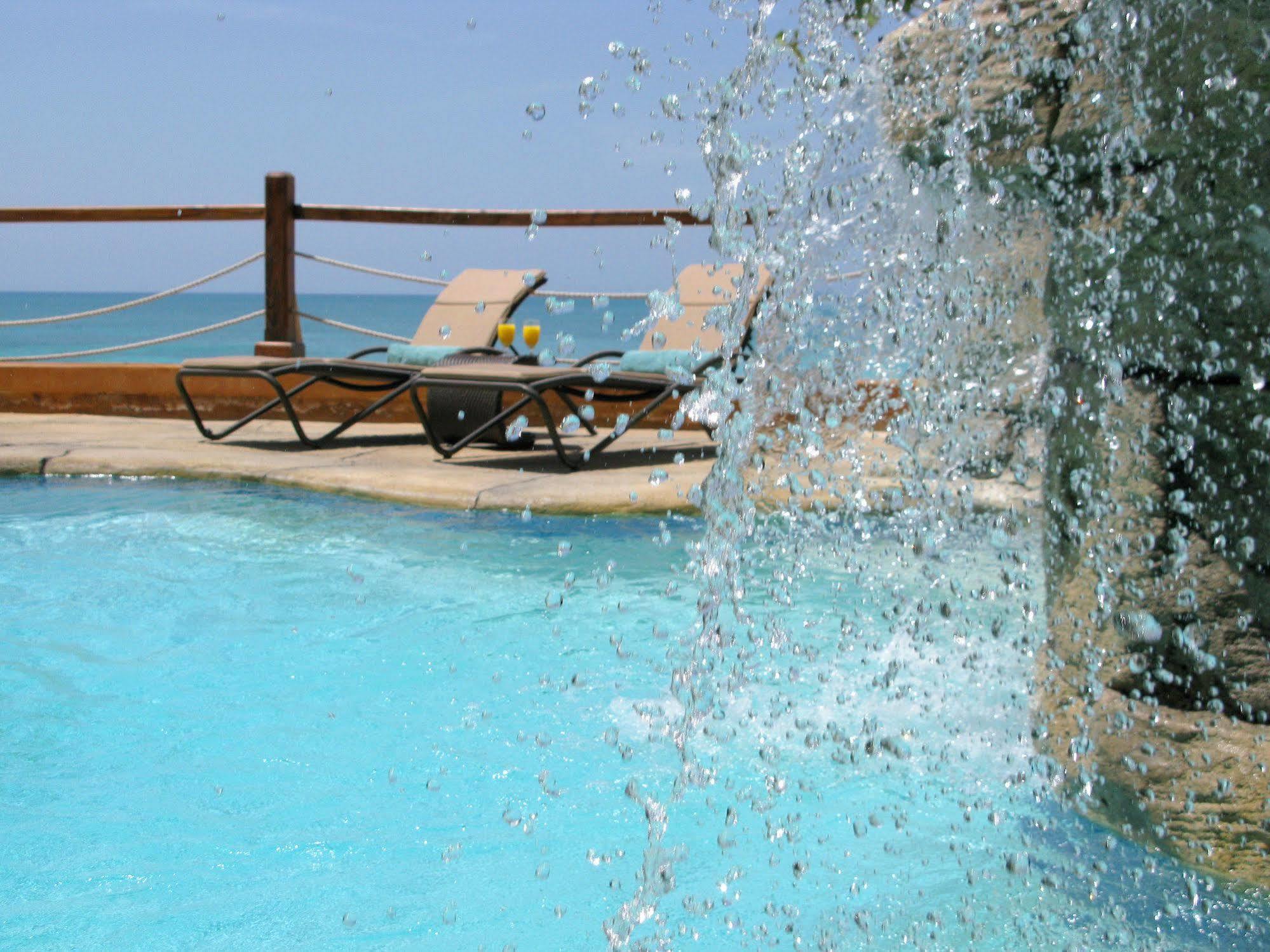 Marley & Hotel Nassau
