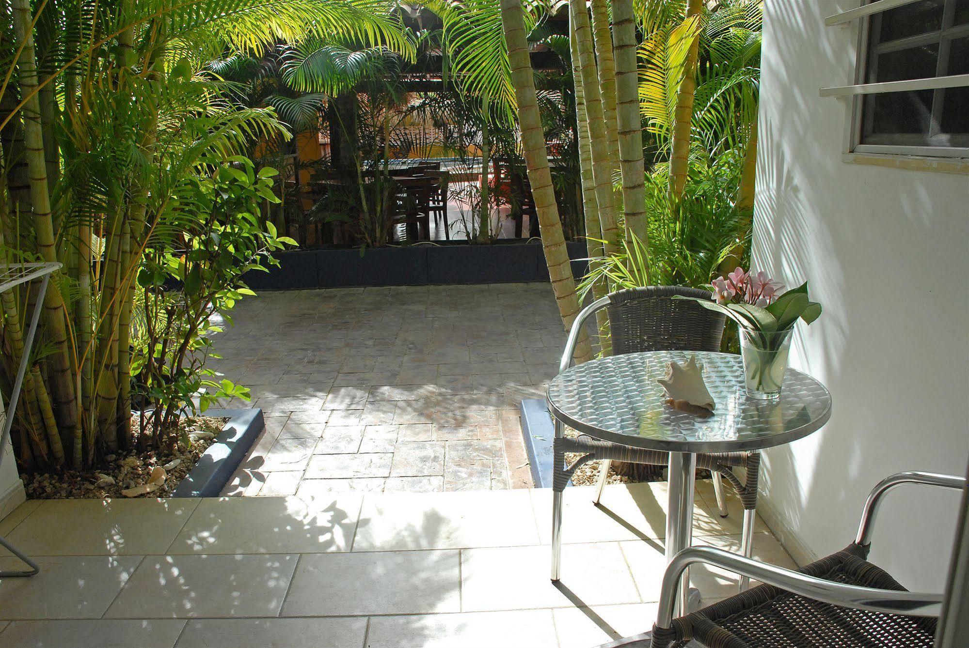 Yacht Club Aparthotel