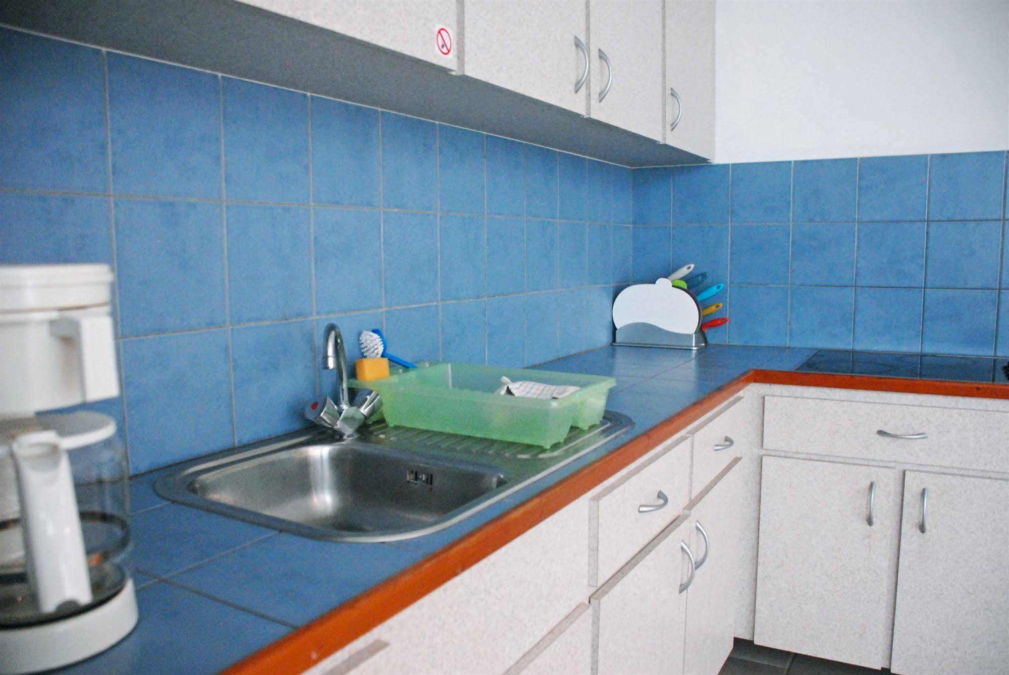 Yacht Club Aparthotel 3*