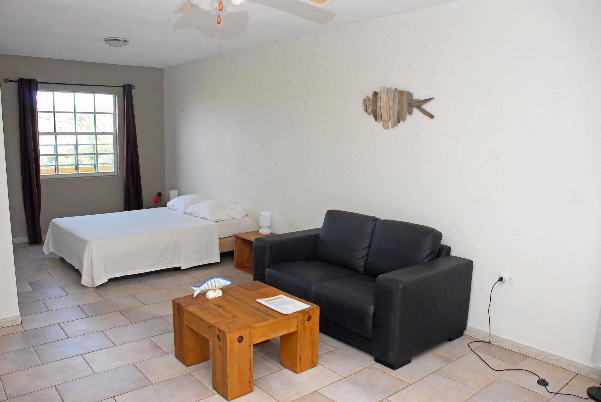 Yacht Club Aparthotel 3*