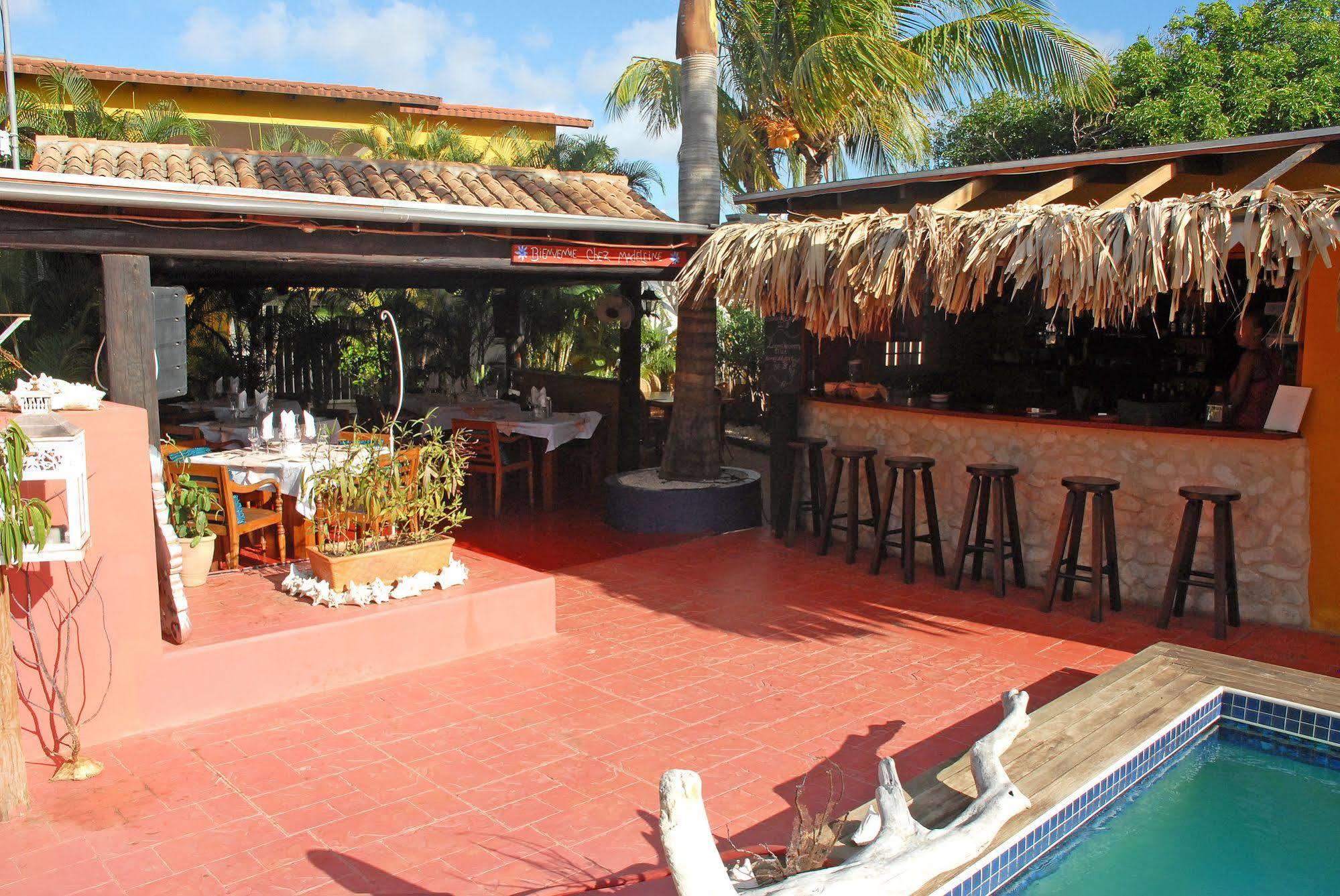 Yacht Club Aparthotel