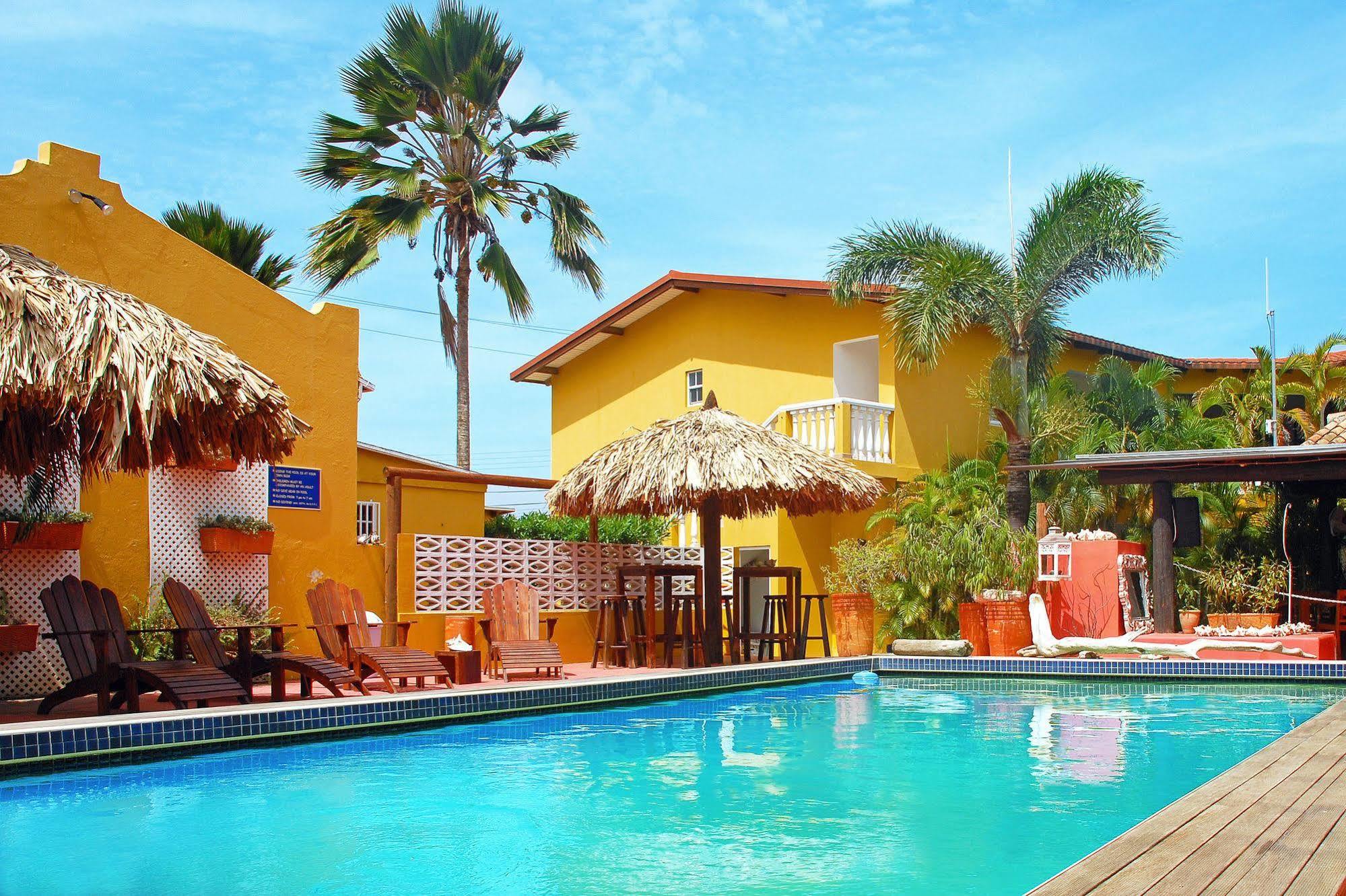 Yacht Club Aparthotel