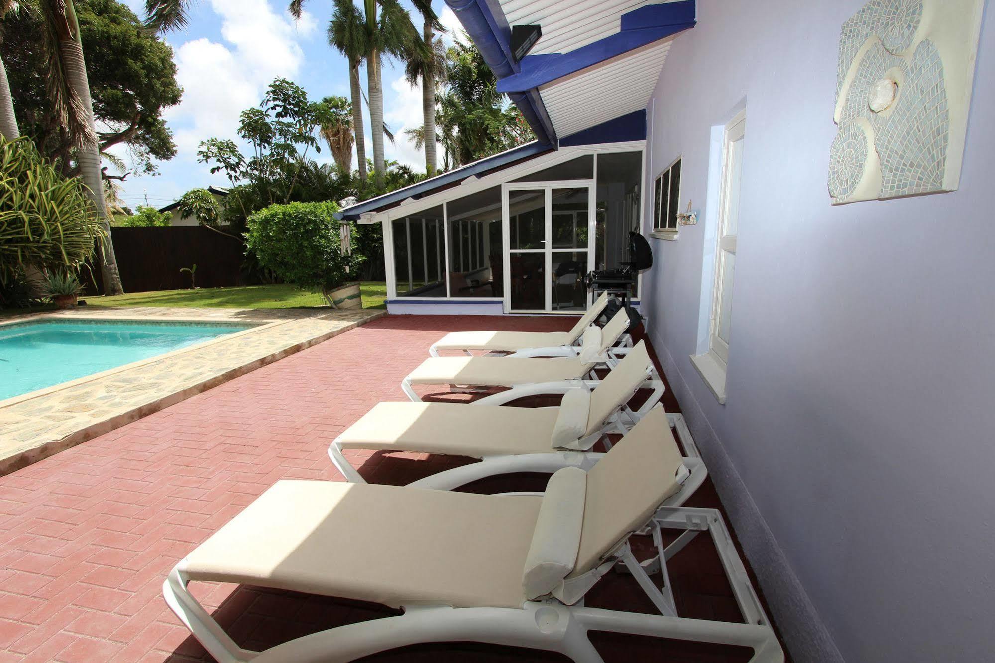 Hotel Kas Kinikini *