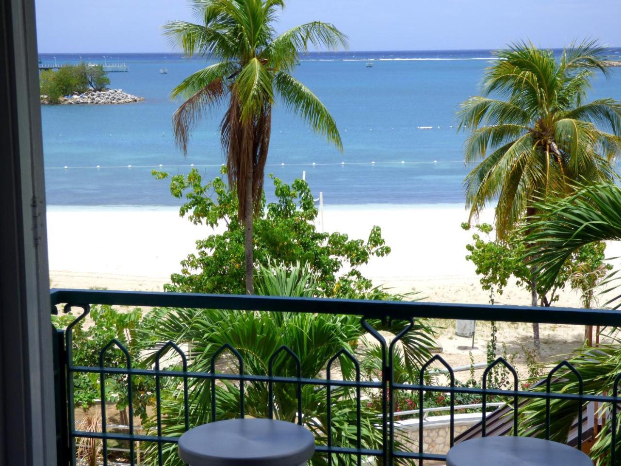 One Bedroom A29 *