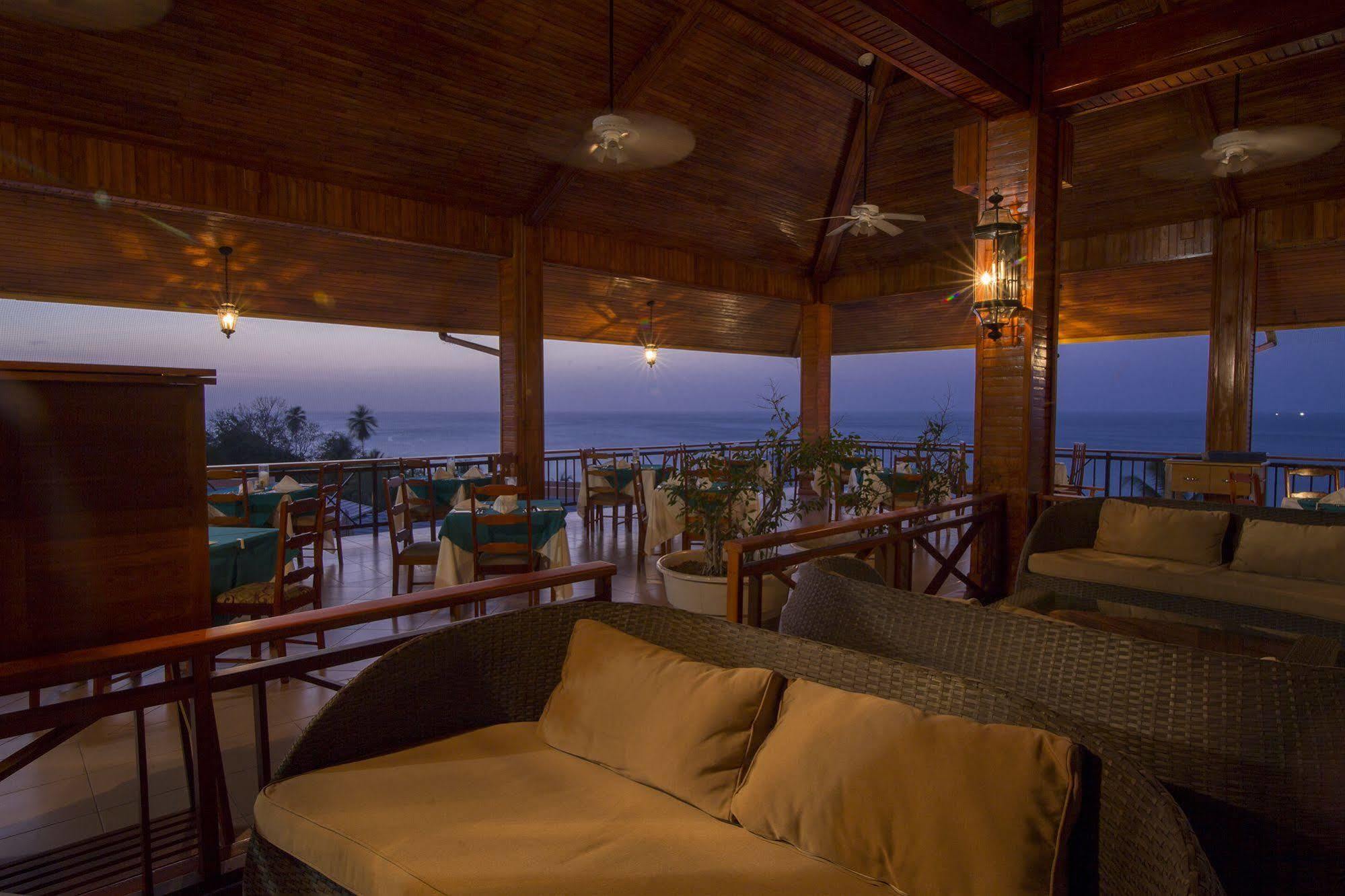 Le Grand Courlan Adults Only Black Rock