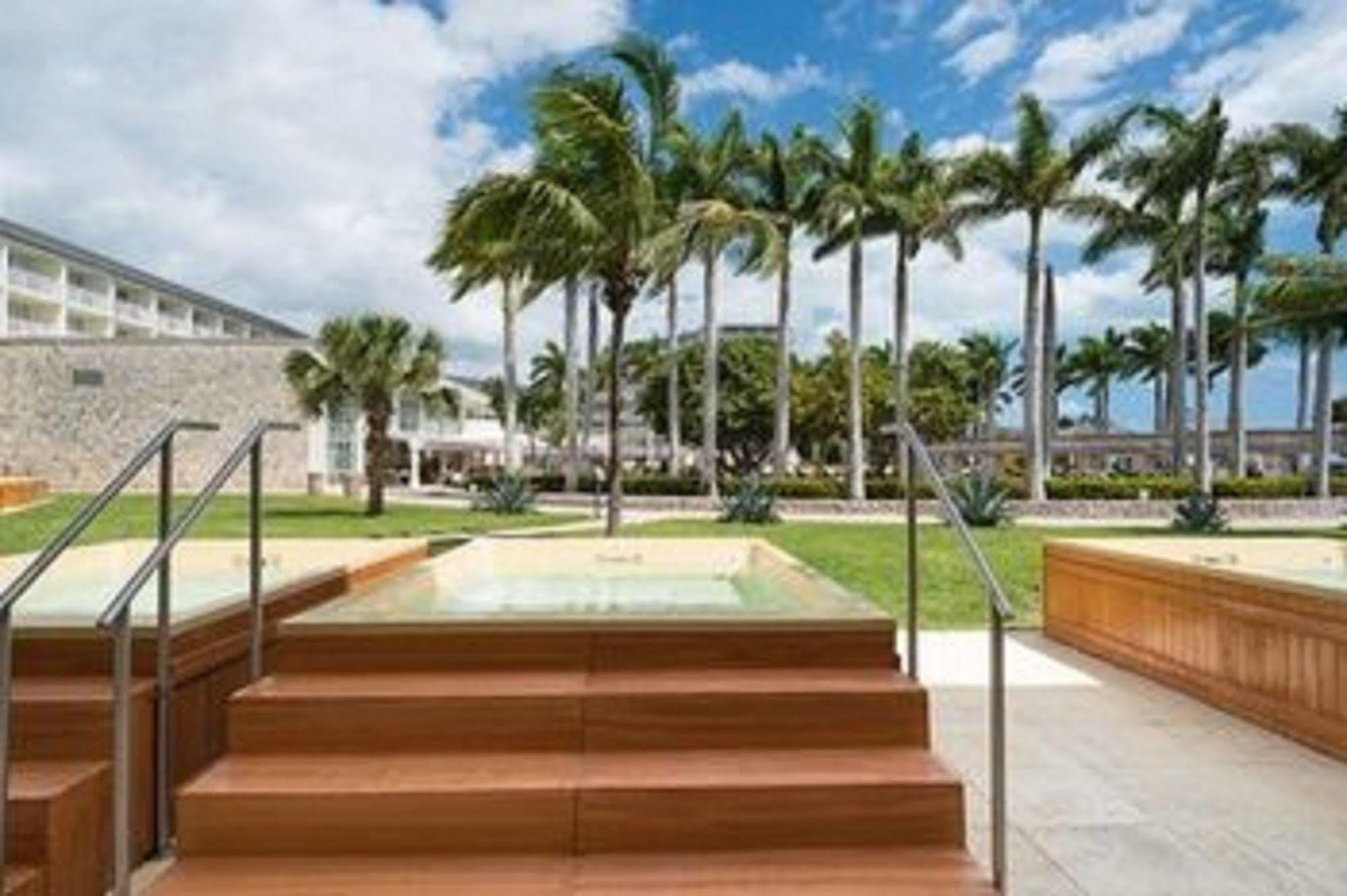 Memories Grand Bahama Resort