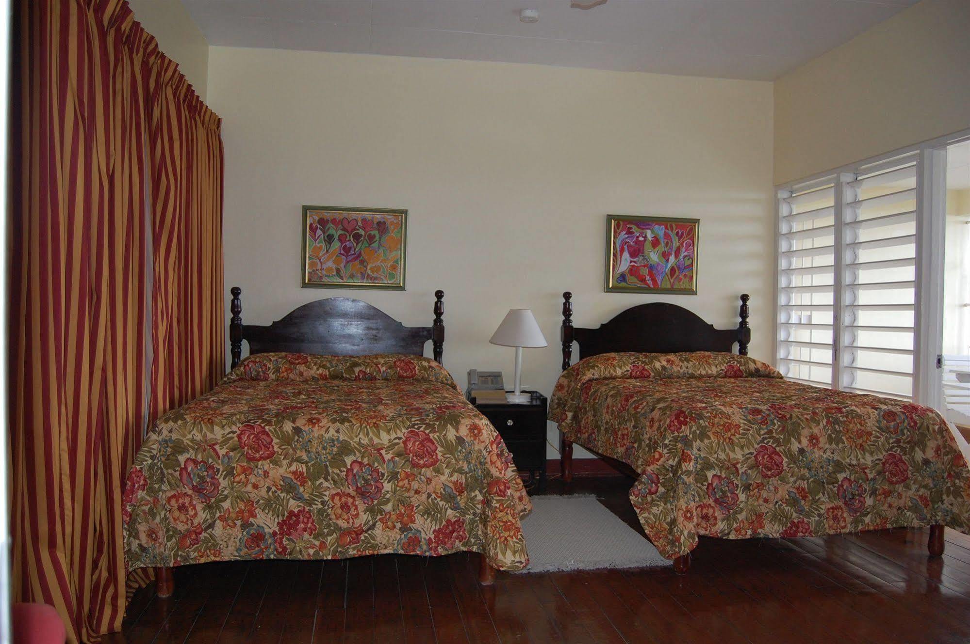 Hotel At Shaw Park Gardens & Waterfalls 2*