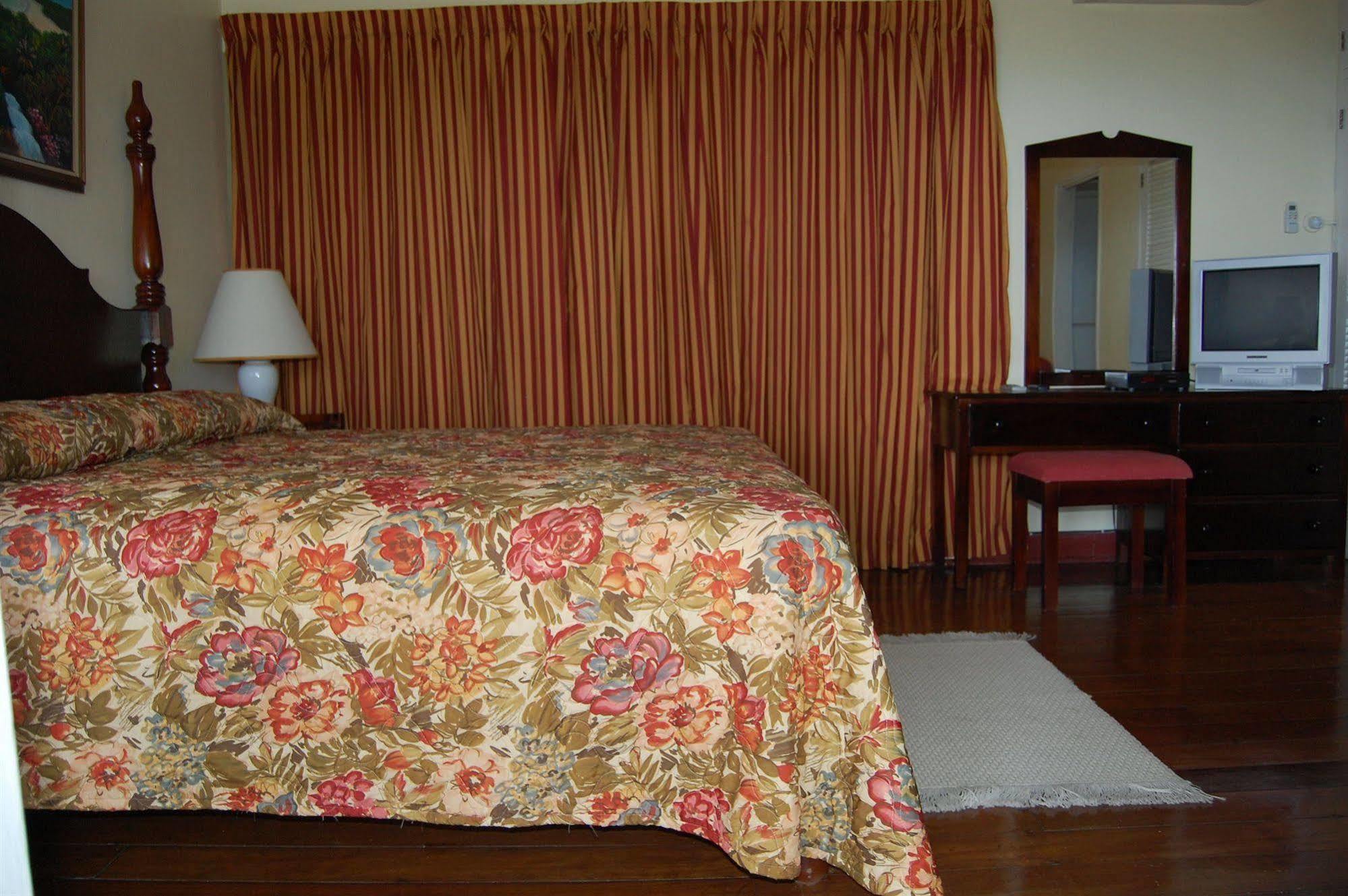 Hotel At Shaw Park Gardens & Waterfalls Ocho Rios