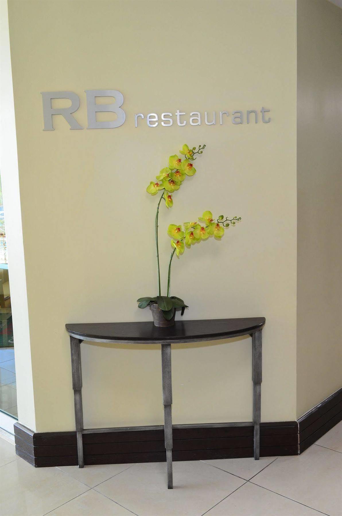 Hotel Courtyard