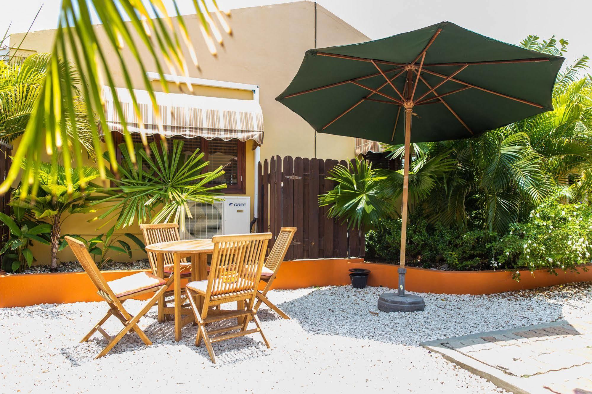 Carinas Palm Beach