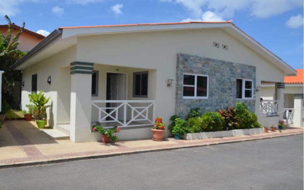 Lilu Curacao Willemstad