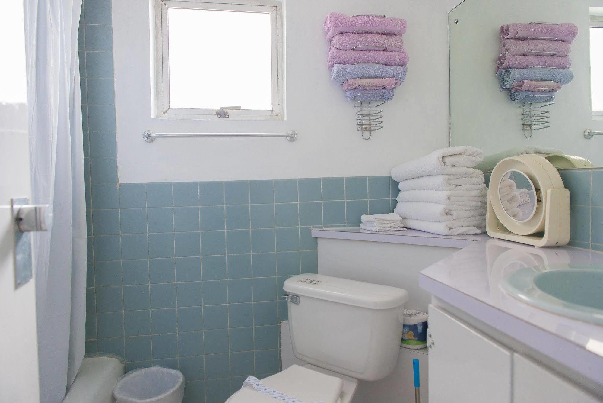Hotel Coral Reef Beach Suite At Montego Bay Club Resort 2*