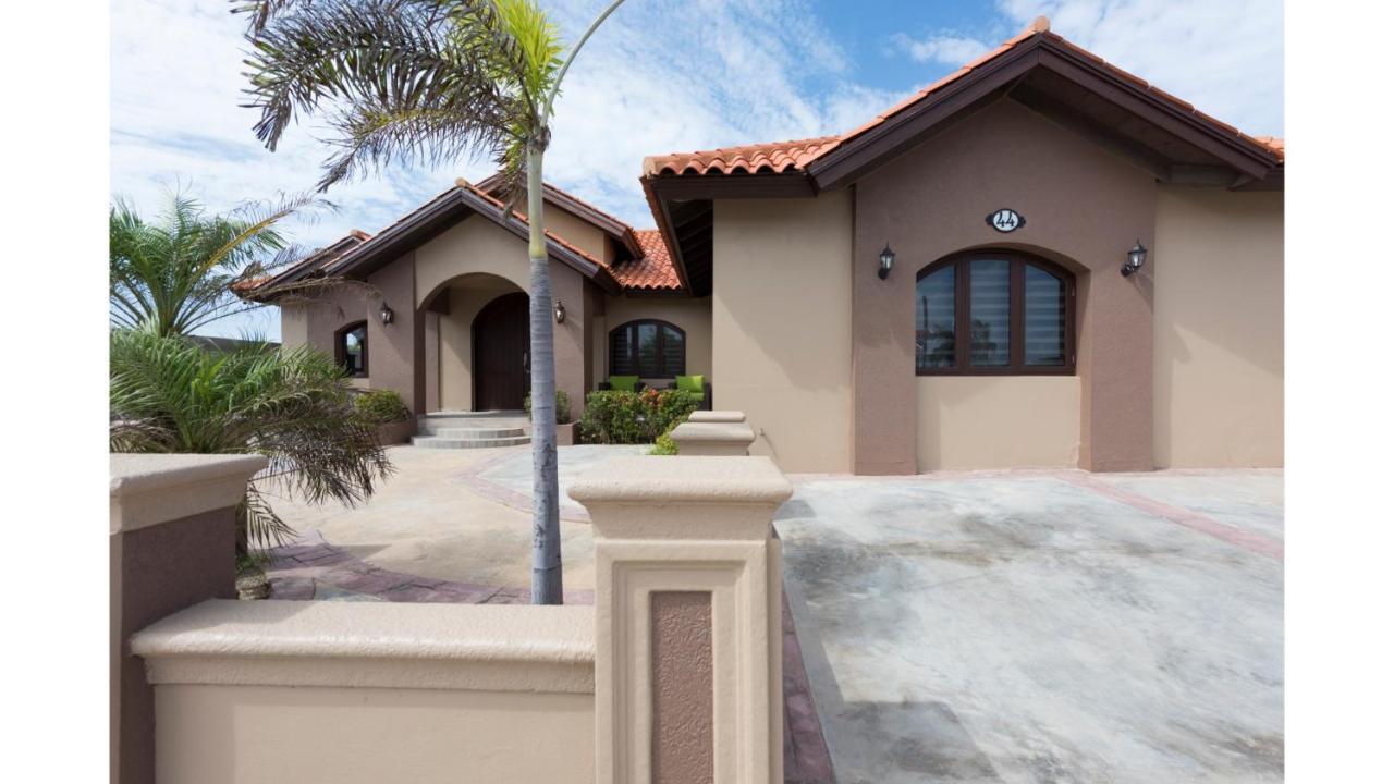 Aruba Palm Beach House *