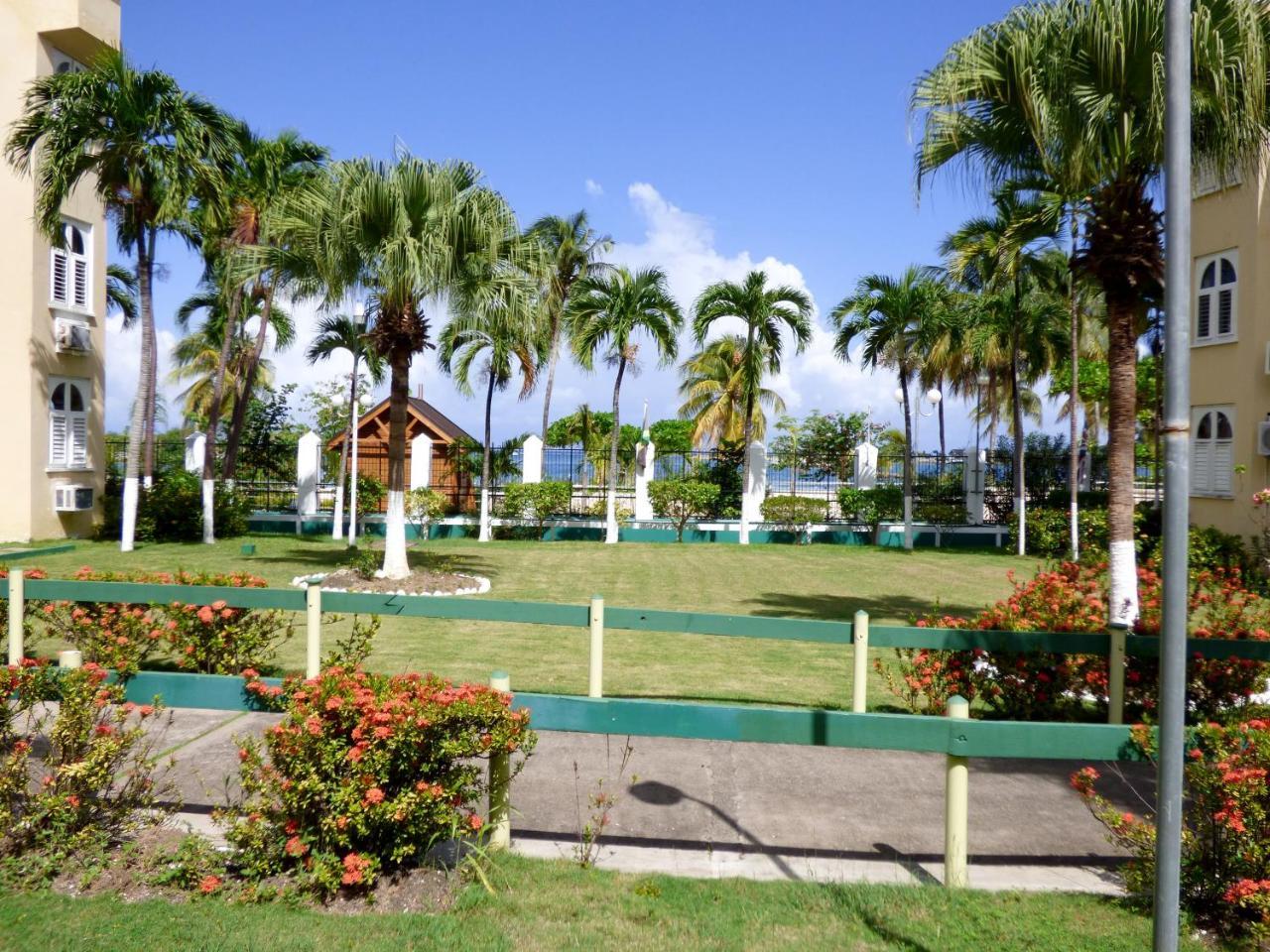10 Aparthotel Ocho Rios