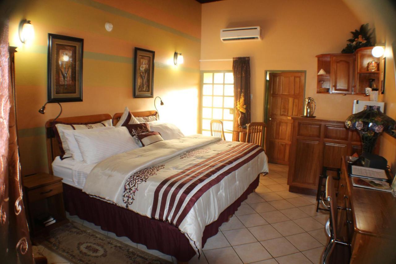 Native Abode 2* Bon Accord Village