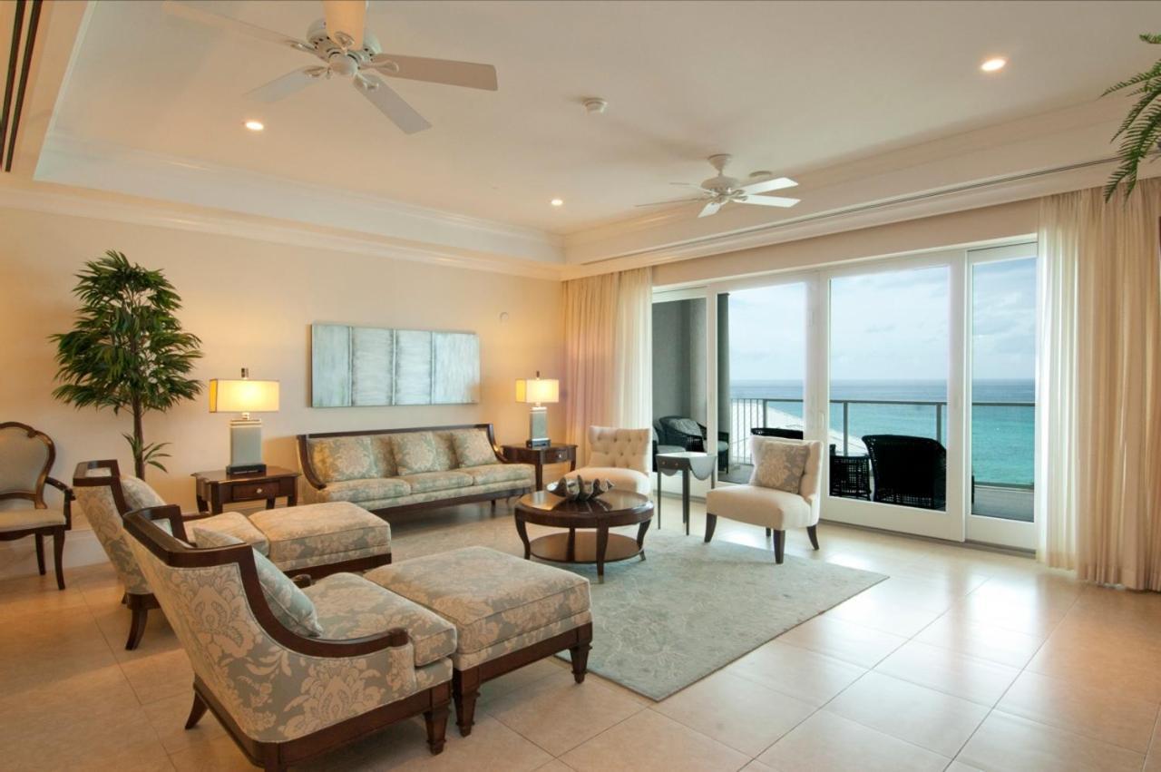 Caribbean Club Boutique Hotel, Grand Cayman Dog City