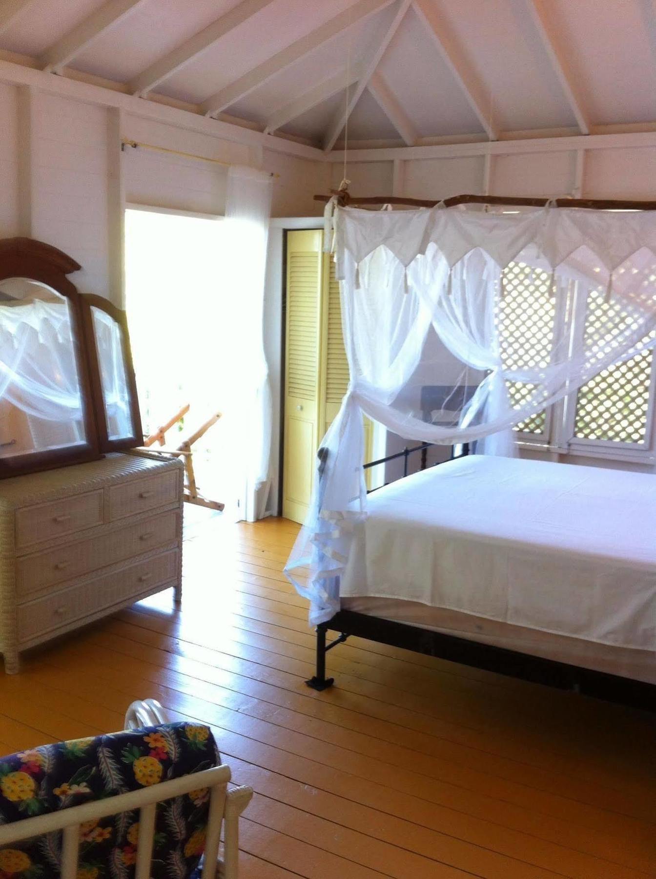Hotel Galley Bay