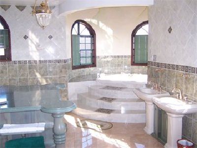 Paradise Clarridge View Hotel