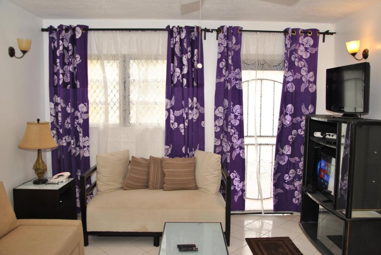 Cable Beach Villas *