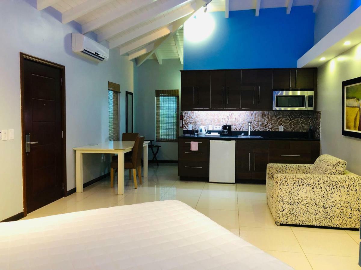 Quints Travelers Hotel