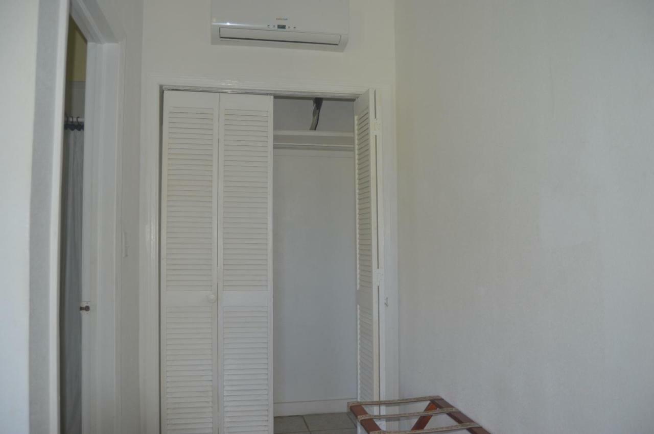 Surfers Manor Hotel Gregory Town