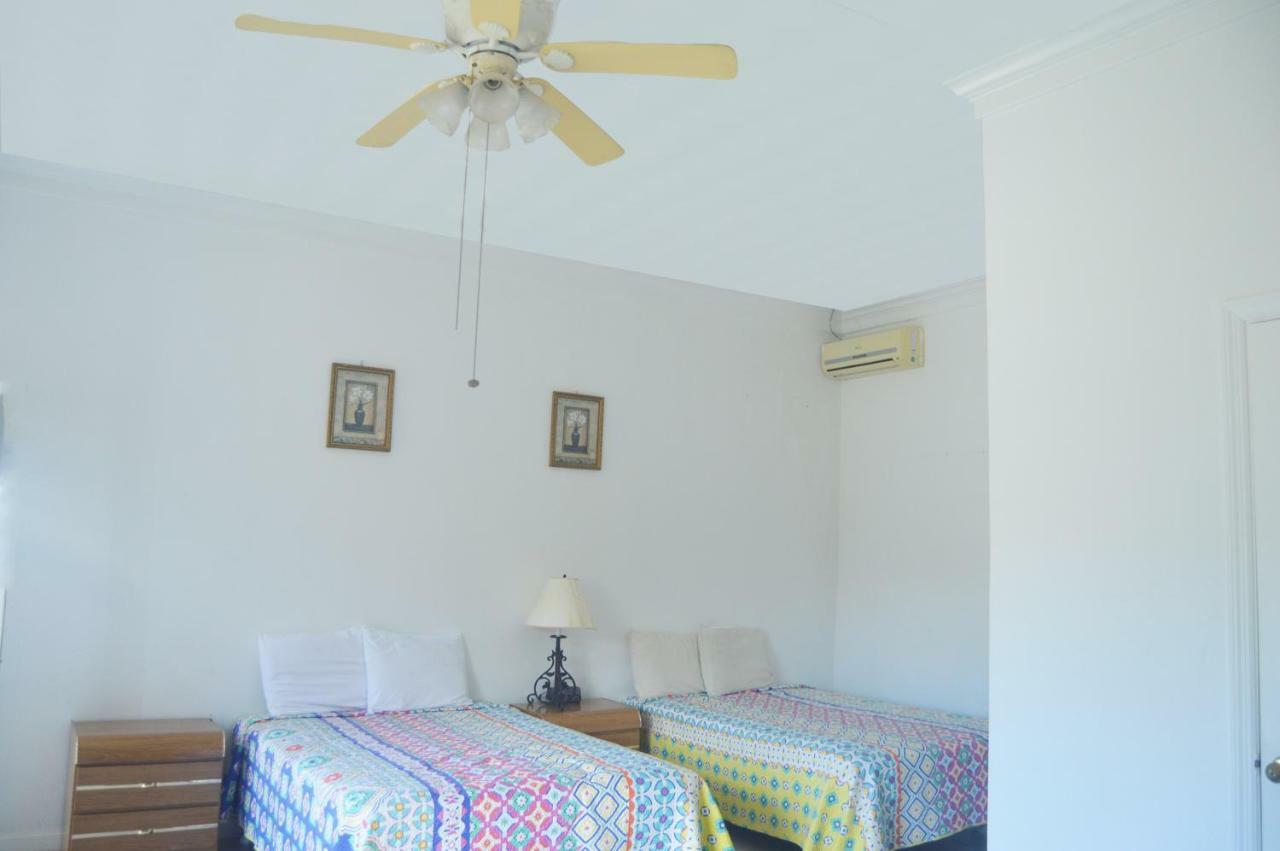 Surfers Manor