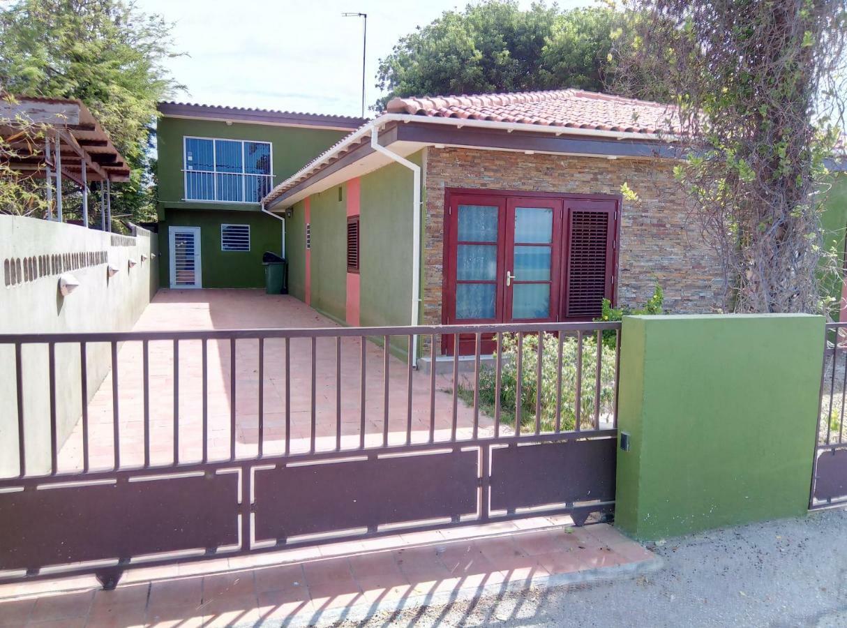 With Beautiful Sea View Apartment Willemstad