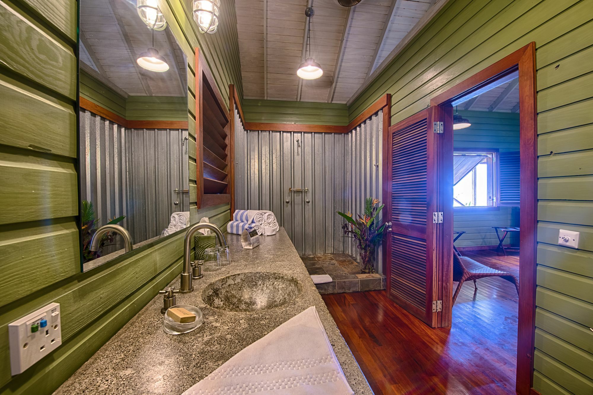 Pagua Bay House - Oceanfront Cabana's