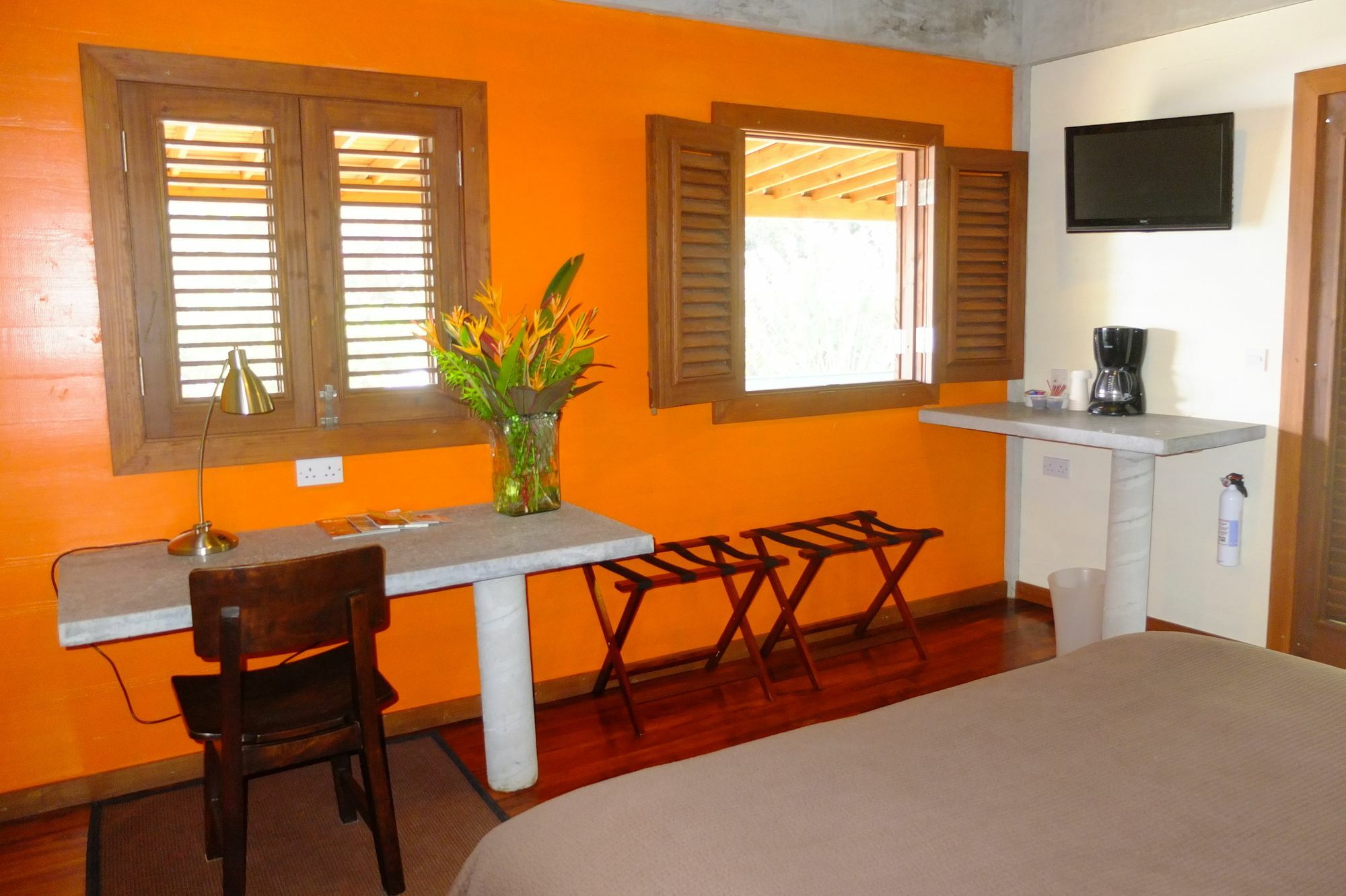 Pagua Bay House - Oceanfront Cabana's Marigot