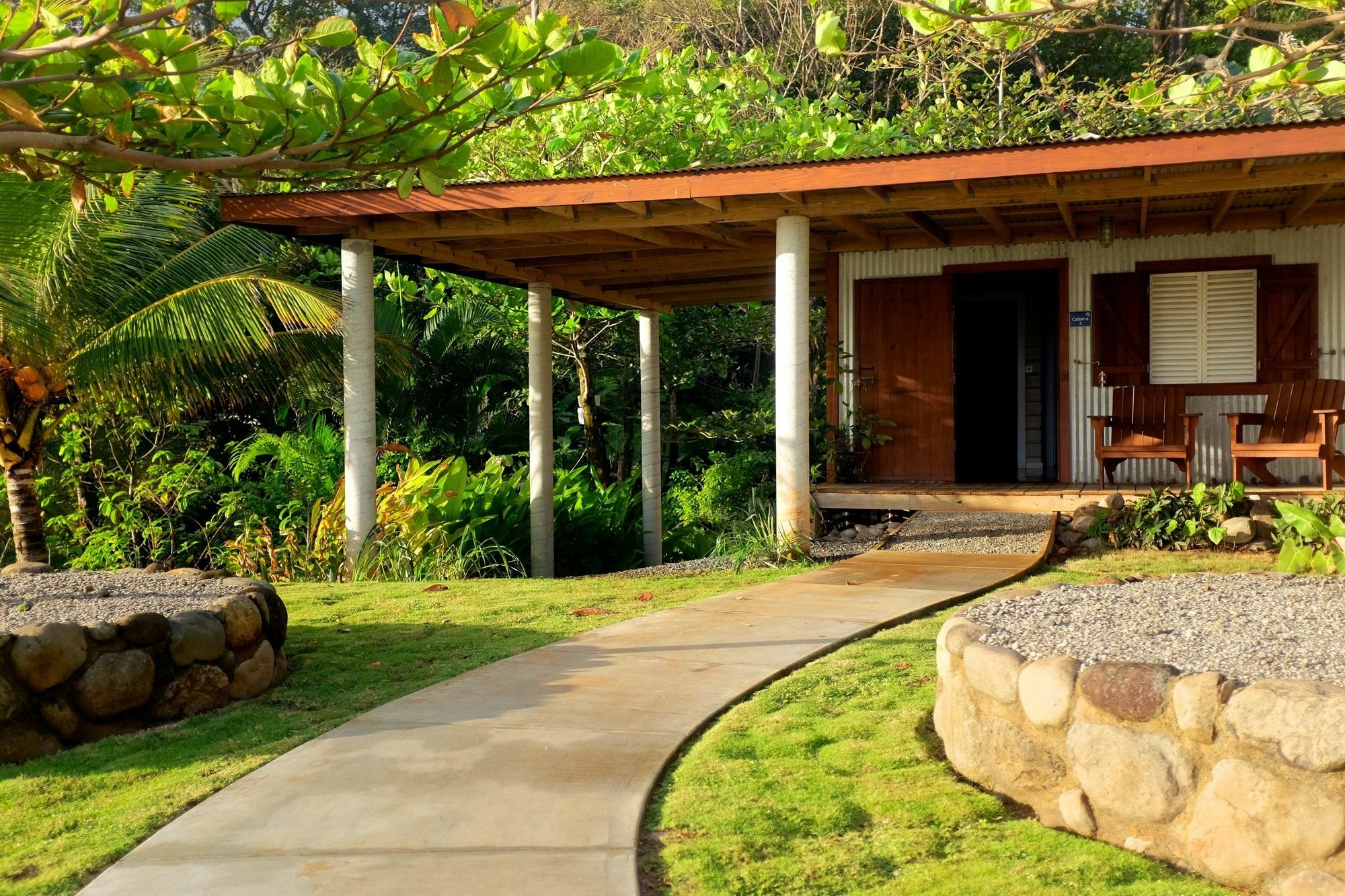 Pagua Bay House - Oceanfront Cabana's Marigot