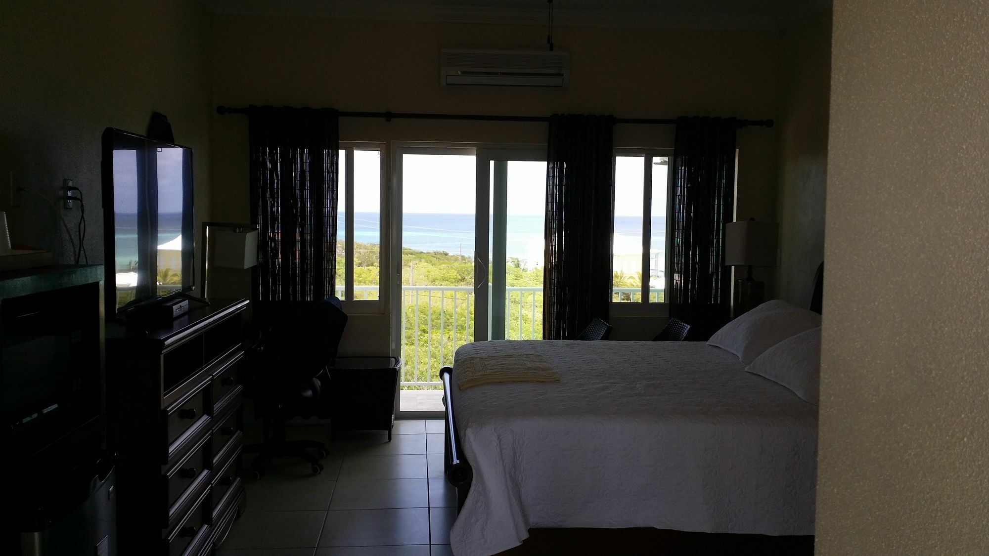 Resort Harbor Breeze Clarence Town