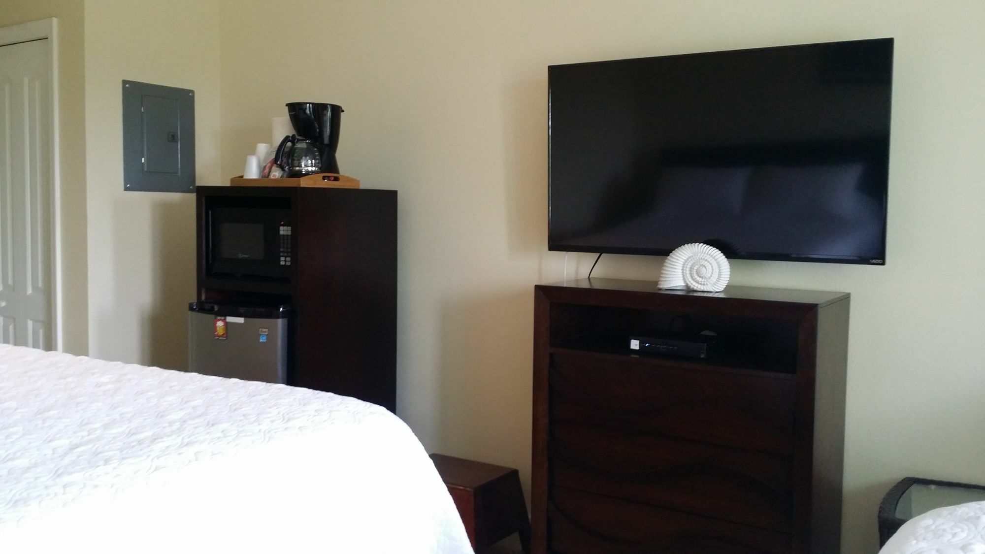 Resort Harbor Breeze