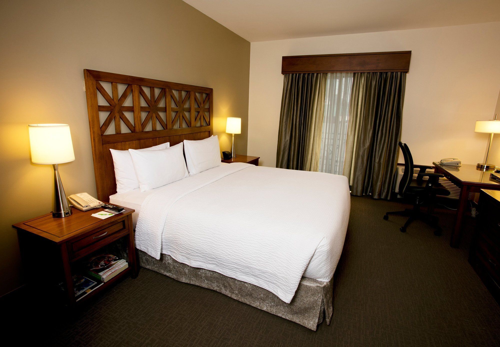 Courtyard By Marriott Hotel
