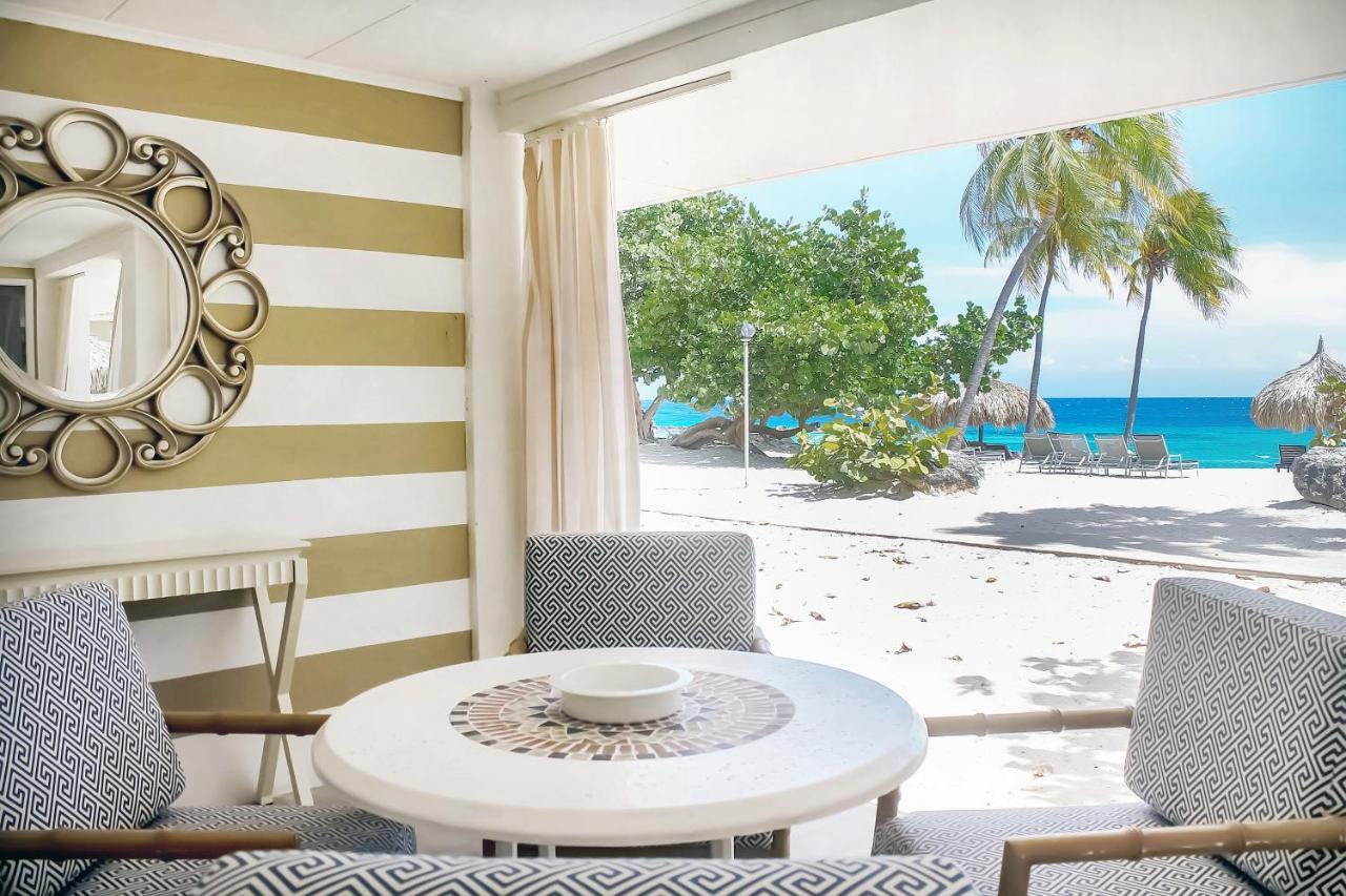 Moomba Beach Club Hostel *