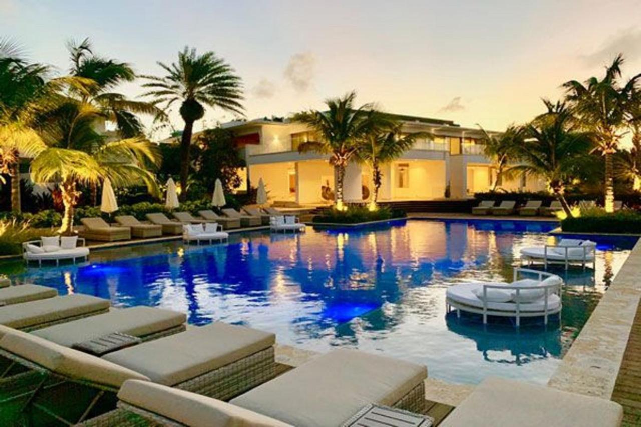 Resort Hodges Bay & 4*