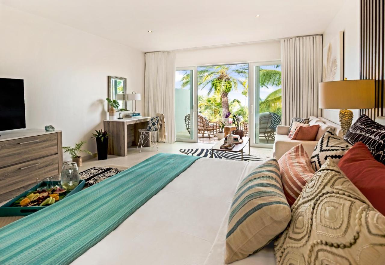 Hodges Bay & 4*