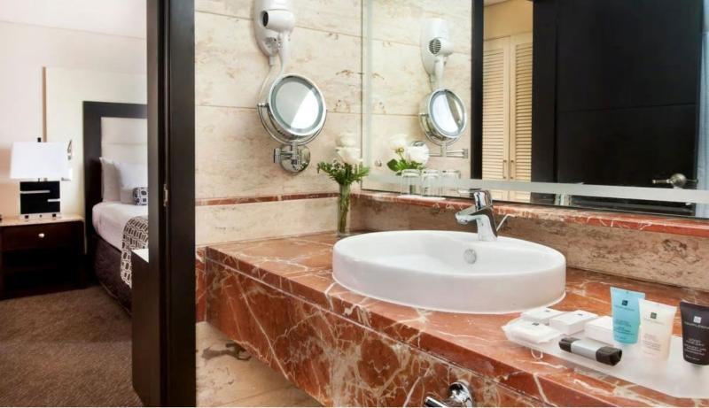 Crowne Plaza By Ihg Hotel 5*